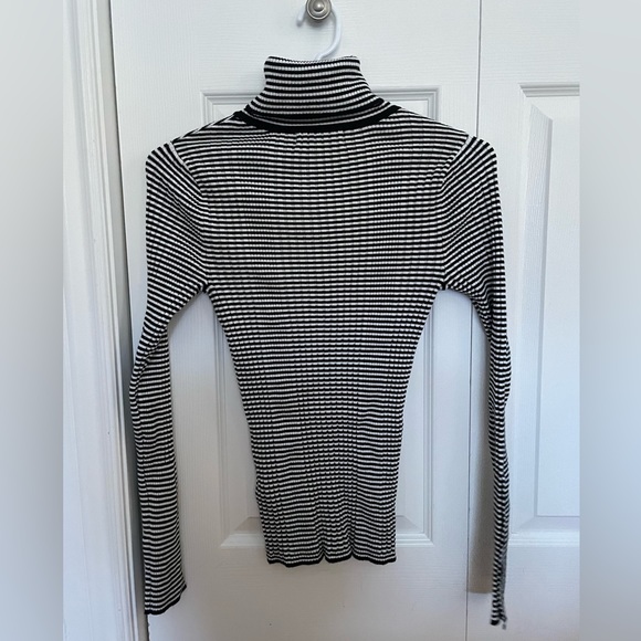 ANTHROPOLOGIE BUTTON SLEEVE TURTLENECK - Picture 4 of 4